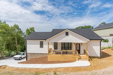 1029 Trojan Run Dr, Soddy Daisy, TN 37379