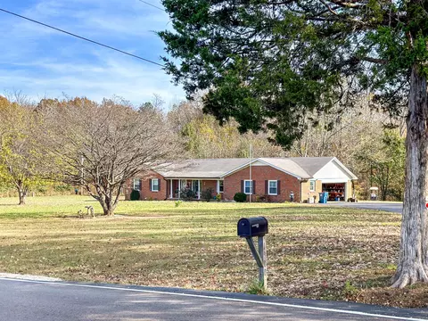 1900 Guthrie Rd, Paris, TN 38242