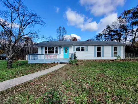 185 B Y Brown Rd, Charlotte, TN 37036