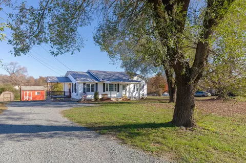 4 Mcalister Ln, Fayetteville, TN 37334
