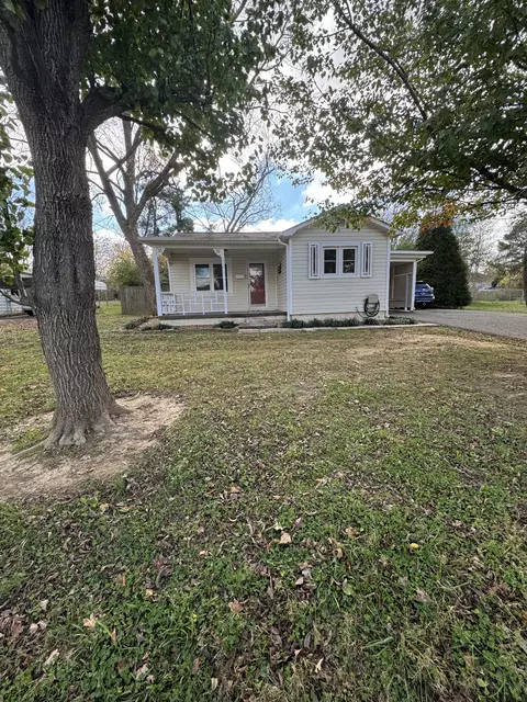 526 E Maple St, Dresden, TN 38225