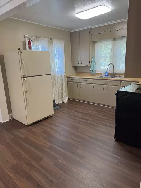526 E Maple St, Dresden, TN 38225 photo 4