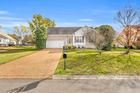 2810 Cochran Trace Dr, Spring Hill, TN 37174
