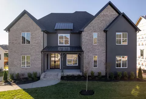 1020 Keeneland Dr, Gallatin, TN 37066