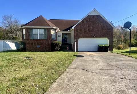 615 Nearlake Ct, La Vergne, TN 37086