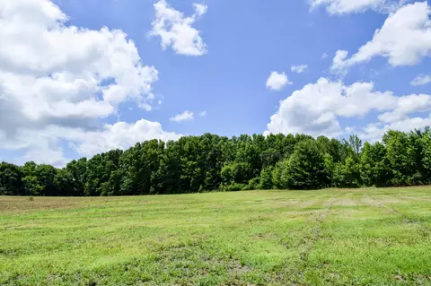 569 Fairfield Rd, Westmoreland, TN 37186