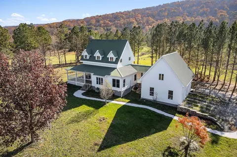 225 Apple Valley Ln, Morrison, TN 37357