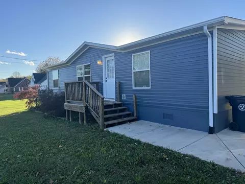 911 S College St, Smithville, TN 37166