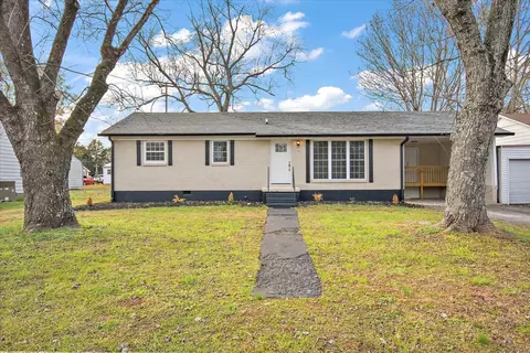 821 Fair Ave, Lawrenceburg, TN 38464