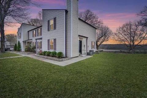 933 Kingsbury Dr #D, Clarksville, TN 37040