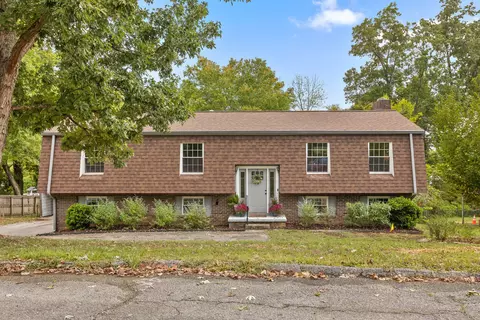 2103 Crown Court Ln, Chattanooga, TN 37421