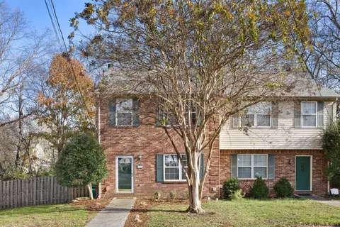 910 Waggoner Ct E, Nashville, TN 37214