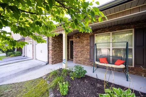 6917 Village Lake Cir, Chattanooga, TN 37412