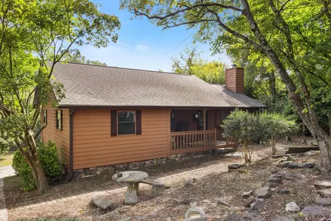 910 Old Lower Mill Rd, Hixson, TN 37343