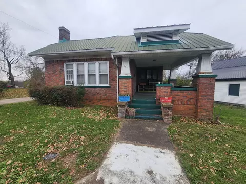 923 E 9th St, Hopkinsville, KY 42240