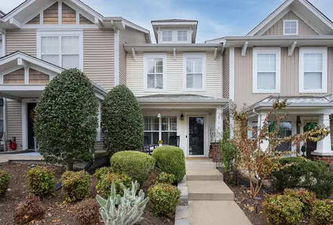 512 Flintlock Ct, Nashville, TN 37217