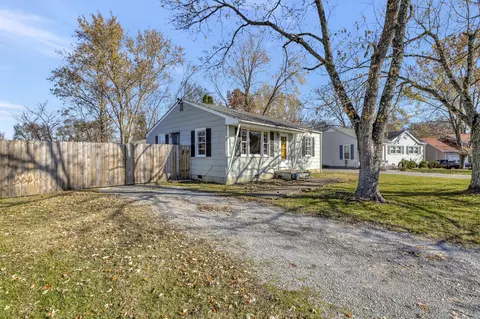 1026 Nancy Dr, Murfreesboro, TN 37129 photo 3