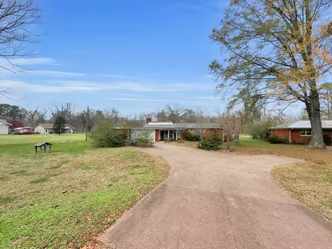 705 W Main St, Waverly, TN 37185