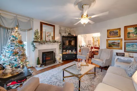 Living - 331 Walnut St, Springfield, TN 37172 photo 3 of 4