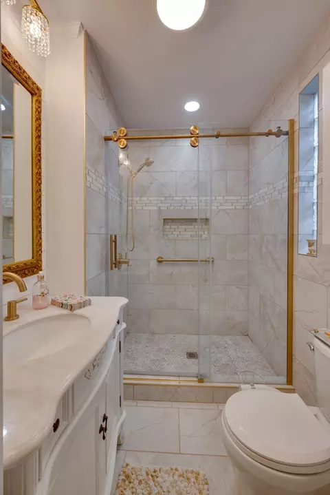 Bath - 331 Walnut St, Springfield, TN 37172 photo 2 of 3