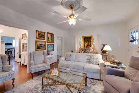 Living - 331 Walnut St, Springfield, TN 37172 photo 4 of 4
