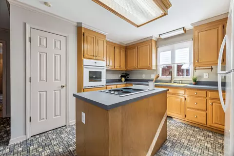 Kitchen - 700 3rd Ave W, Springfield, TN 37172 photo 3 of 5