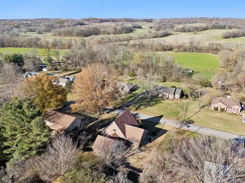 View/Area - 700 3rd Ave W, Springfield, TN 37172 photo 2 of 10