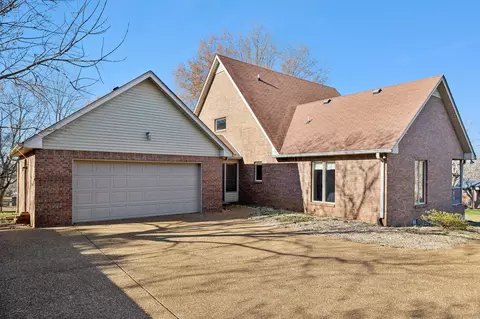 Exterior - 700 3rd Ave W, Springfield, TN 37172 photo 4 of 7