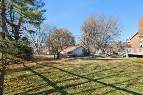 Exterior - 700 3rd Ave W, Springfield, TN 37172 photo 6 of 7