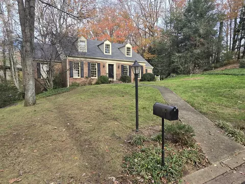 102 Malcolm Ln, Signal Mountain, TN 37377
