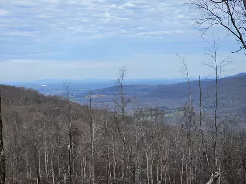 28 Higgenbotham Tpke, Altamont, TN 37301