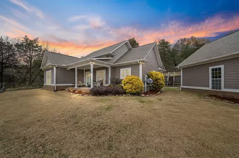 20 Sunrise Ln, Fayetteville, TN 37334