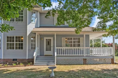 2711 Windtop Ln, Soddy Daisy, TN 37379