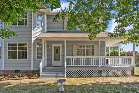 2711 Windtop Ln, Soddy Daisy, TN 37379