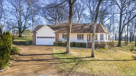 112 Saxon Ct, Columbia, TN 38401