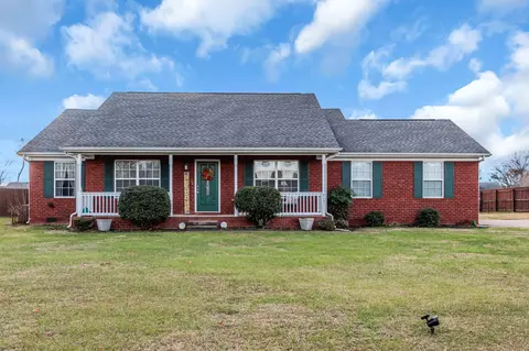 717 Redwood Cir, Columbia, TN 38401