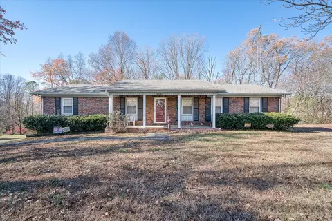 2617 Old Salem Dr, Cookeville, TN 38506