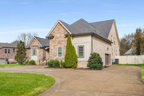 Exterior - 8232 Richpine Dr, Murfreesboro, TN 37128 photo 5 of 9
