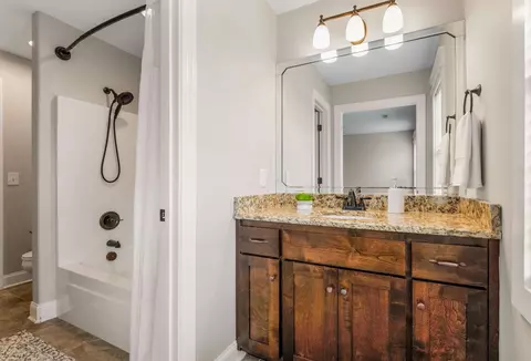 Bath - 8232 Richpine Dr, Murfreesboro, TN 37128 photo 5 of 6