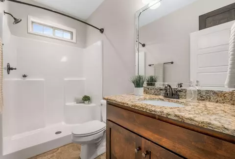 Bath - 8232 Richpine Dr, Murfreesboro, TN 37128 photo 4 of 6