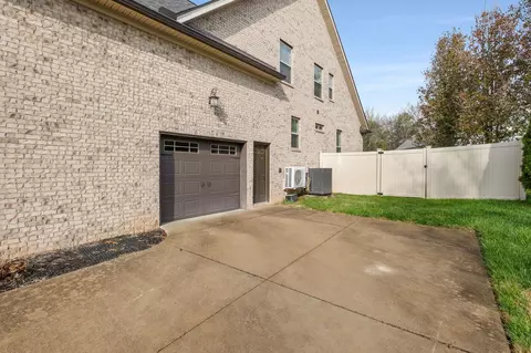 Exterior - 8232 Richpine Dr, Murfreesboro, TN 37128 photo 6 of 9