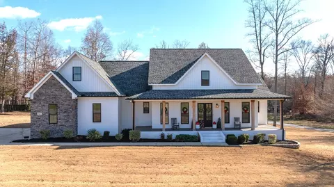 52 Windwood Dr, Fayetteville, TN 37334