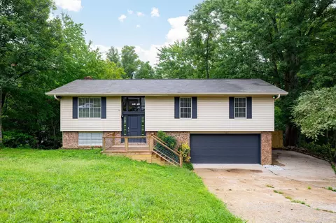 8446 Dunnhill Ln, Hixson, TN 37343