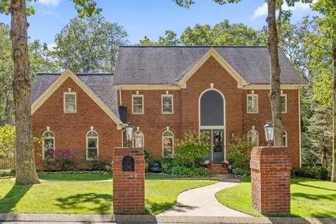 6 Northfield Rd, Signal Mountain, TN 37377