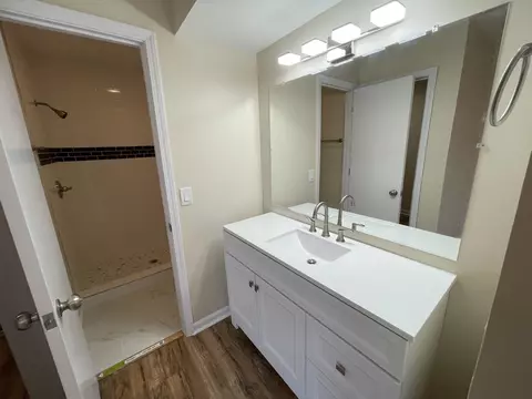 Bath - 1122 Nelson Dr, Madison, TN 37115 photo 1 of 7