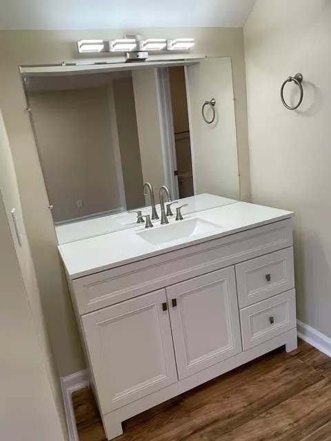 Bath - 1122 Nelson Dr, Madison, TN 37115 photo 5 of 7