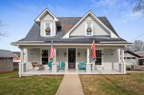 206 E Cedar St E, Livingston, TN 38570