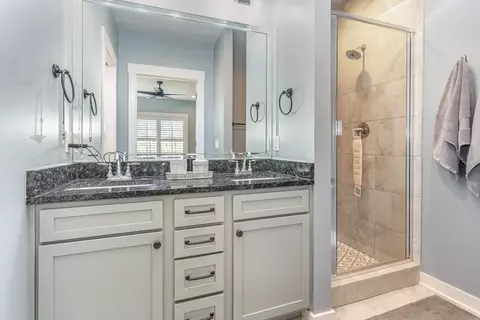 Bath - 105 E Olive St, Murfreesboro, TN 37130 photo 2 of 3