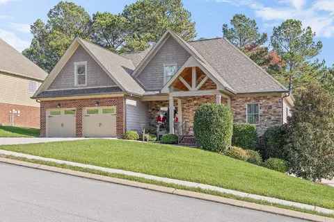 11190 Captains Cove Dr, Soddy Daisy, TN 37379