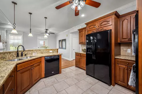 Kitchen - 3315 Blackman Rd, Murfreesboro, TN 37129 photo 2 of 4